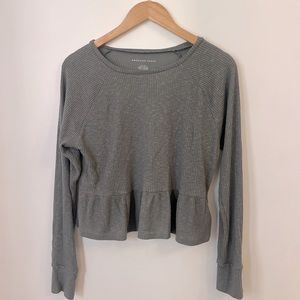 American Eagle gray peplum to. Super soft.